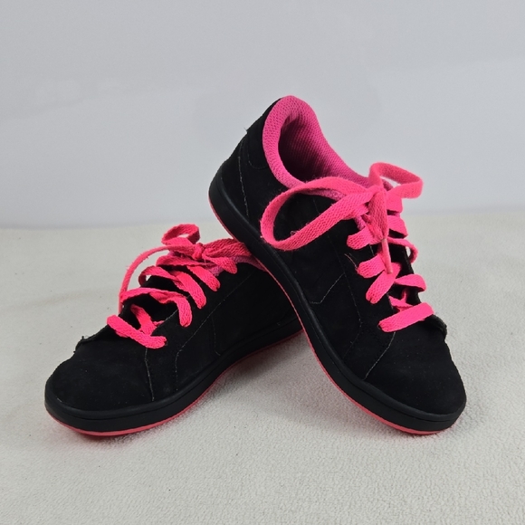 Etnies Other - Etnies Skatergirl Black and Pink Sneakers
